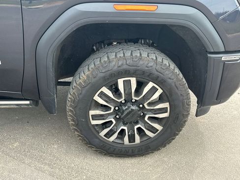 Used 2024 GMC Sierra 3500 Denali Ultimate AWD/4WD image 12