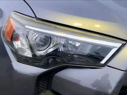 Used 2018 Toyota 4Runner SR5 Premium RWD image 24