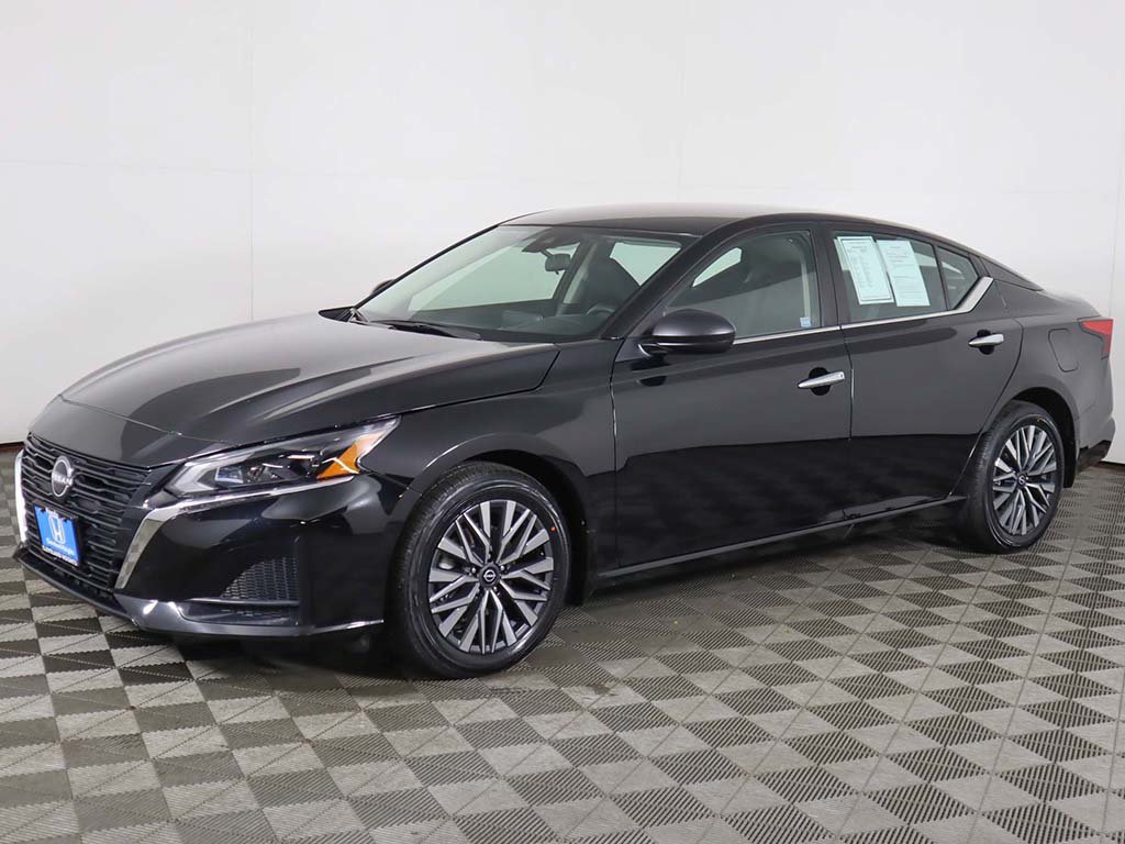 Used 2024 Nissan Altima 2.5 SV AWD/4WD image 5