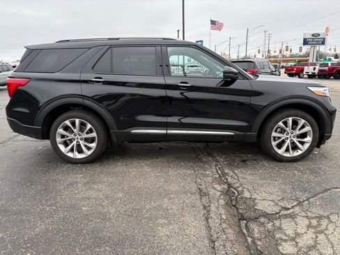 Used 2023 Ford Explorer Platinum w/ Technology Package image 3