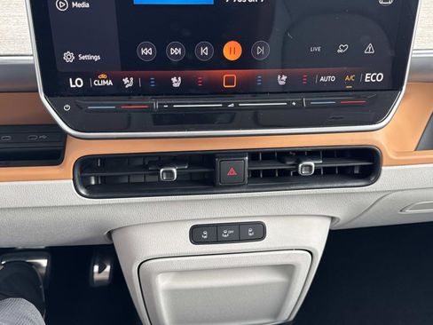 Certified 2025 Volkswagen ID. Buzz 1st Edition AWD/4WD image 24