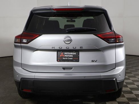 Used 2024 Nissan Rogue SV image 10