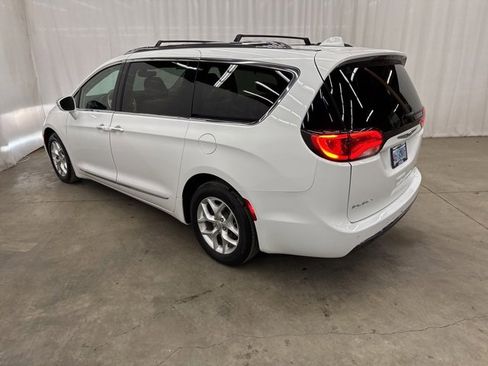 Used 2020 Chrysler Pacifica Limited image 29
