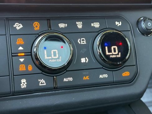 New 2026 Land Rover Defender 110 OCTA AWD/4WD image 17