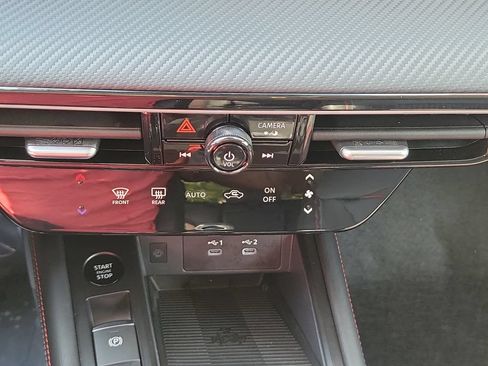Certified 2025 Nissan Kicks SR FWD image 34