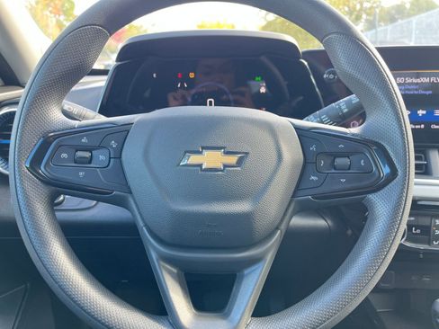 Used 2025 Chevrolet Trax LT image 25