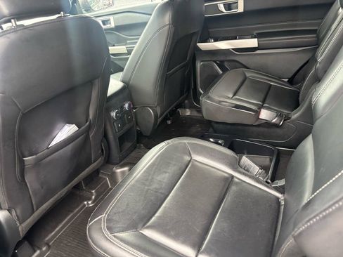Used 2021 Ford Explorer XLT w/ Equipment Group 202A image 9