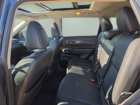 Used 2016 Nissan Rogue SL w/ SL Premium Package image 17