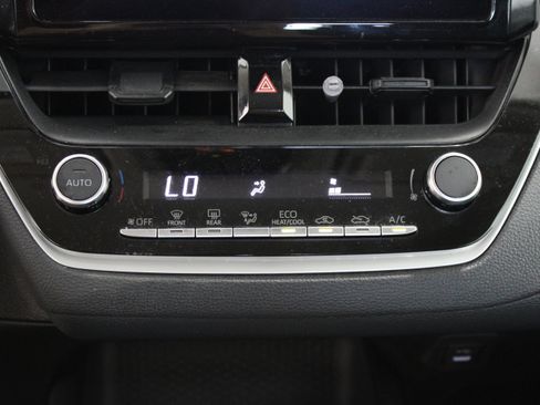 Used 2025 Toyota Corolla LE FWD image 17