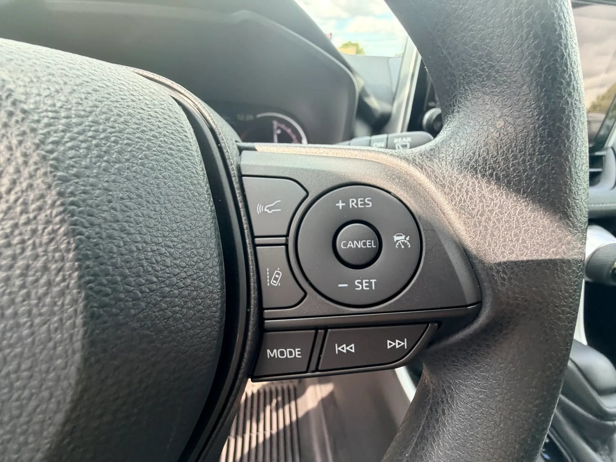 Used 2024 Toyota RAV4 XLE AWD/4WD image 15