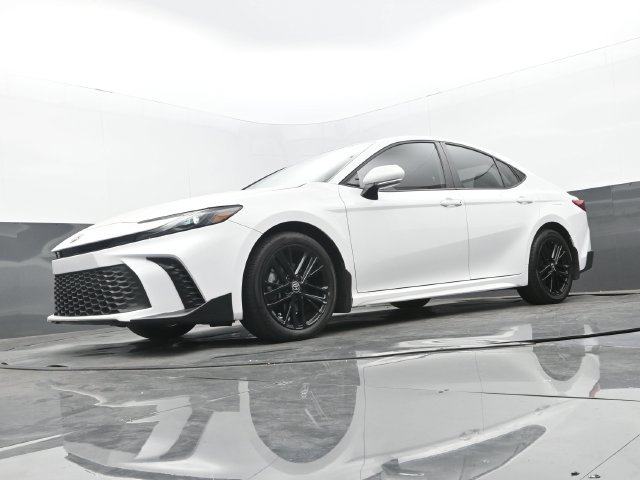 Used 2025 Toyota Camry SE FWD image 12