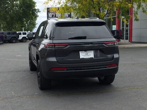 Used 2023 Jeep Grand Cherokee Altitude AWD/4WD image 7