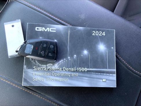 Used 2024 GMC Sierra 1500 AT4 w/ AT4 Preferred Package AWD/4WD image 12