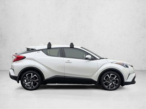 Used 2019 Toyota C-HR XLE FWD image 4