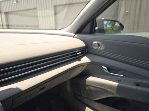 Used 2021 Hyundai Elantra SEL w/ Convenience Package FWD image 12