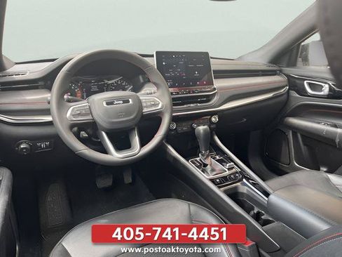 Used 2025 Jeep Compass Trailhawk AWD/4WD image 20
