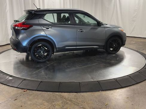 Used 2020 Nissan Kicks SR image 2