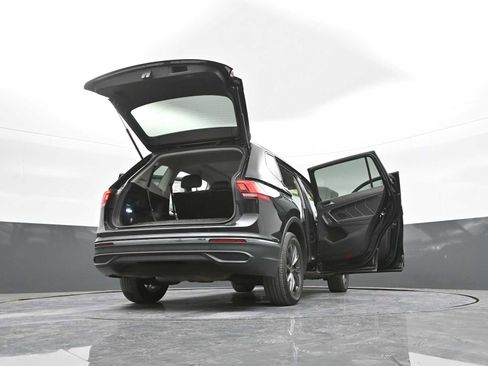 Used 2023 Volkswagen Tiguan SE image 48
