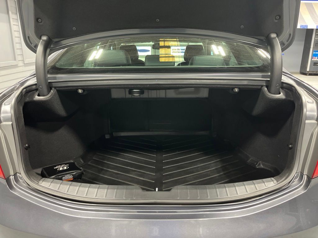 Used 2013 Hyundai Azera w/ Technology Pkg FWD image 39