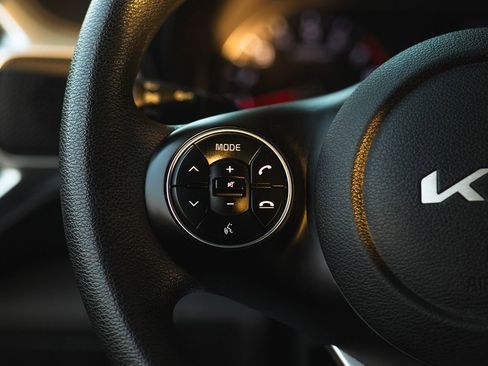 Used 2022 Kia Soul LX image 12