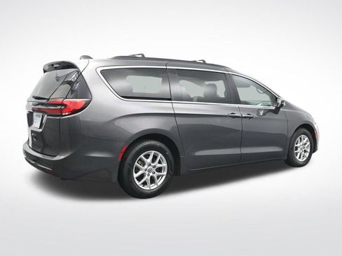 Used 2022 Chrysler Pacifica Touring-L image 6
