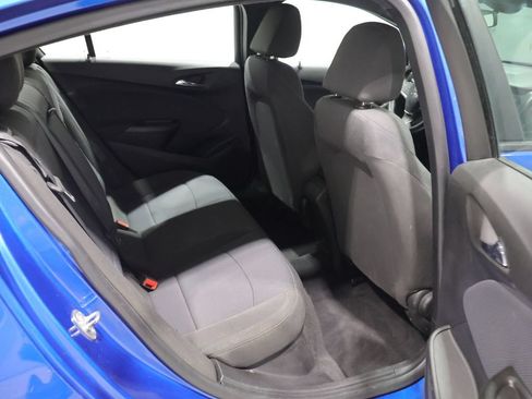 Used 2019 Chevrolet Cruze LT w/ Convenience Package FWD image 20