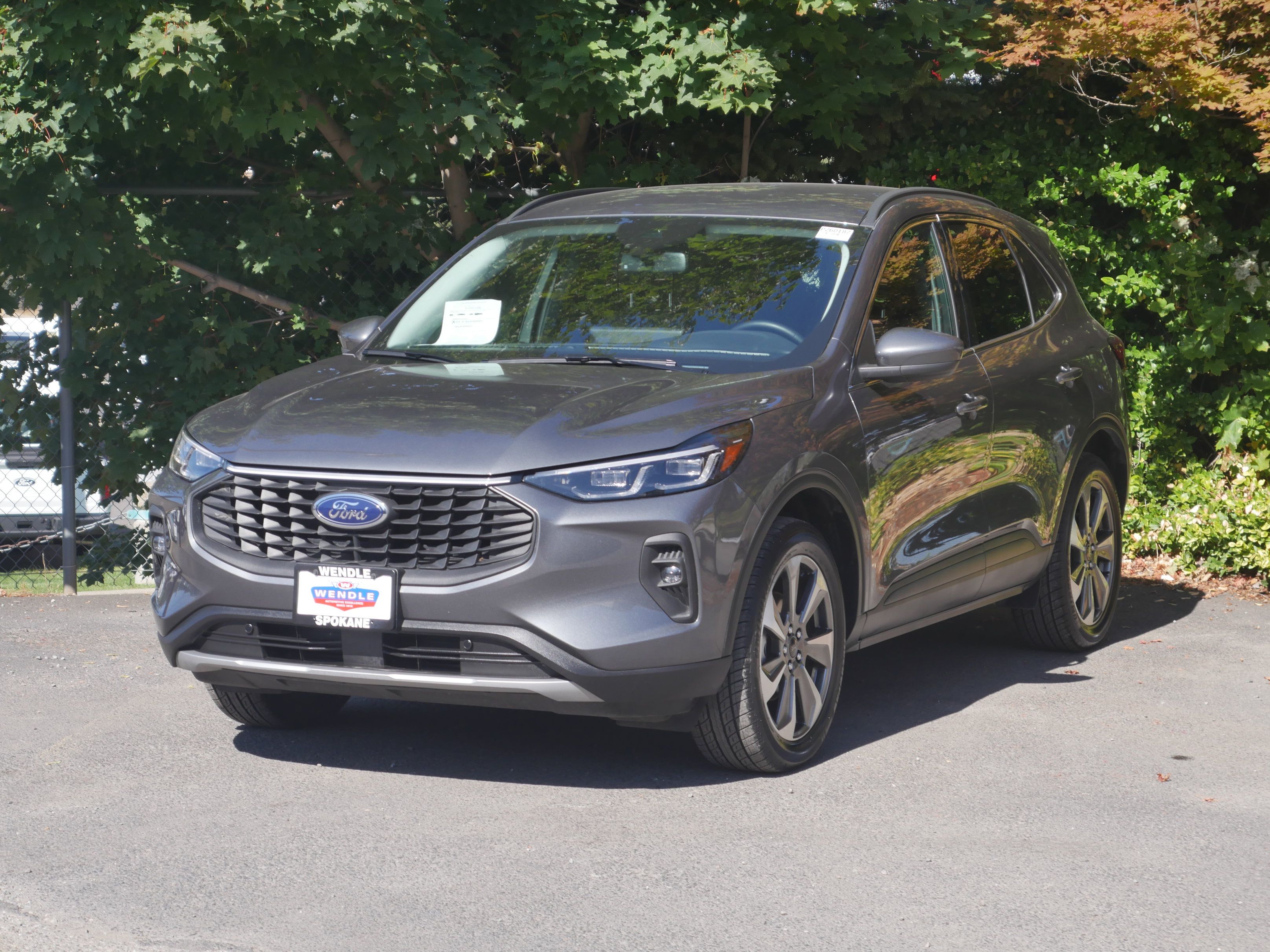 Certified 2025 Ford Escape Platinum AWD/4WD image 2