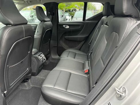 Certified 2025 Volvo XC40 B5 Plus AWD/4WD image 16