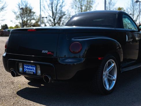 Used 2004 Chevrolet SSR w/ Preferred Equipment Group image 10