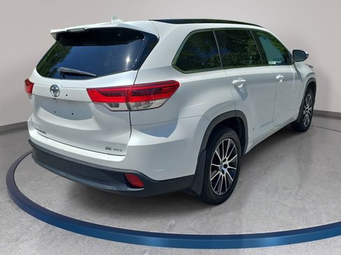 Used 2017 Toyota Highlander SE AWD/4WD image 5