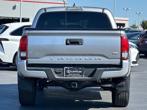Used 2018 Toyota Tacoma TRD Sport RWD image 8