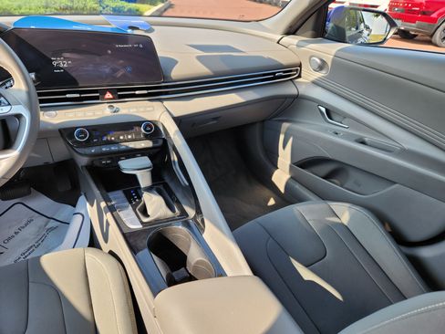 Certified 2023 Hyundai Elantra SEL w/ Convenience Package FWD image 14