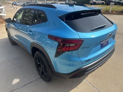 New 2026 Chevrolet Trax LT w/ Midnight Edition FWD image 7