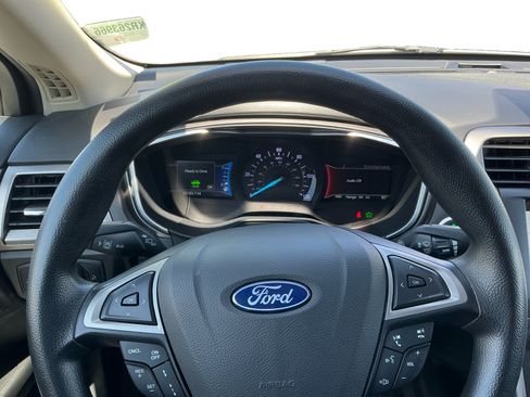 Used 2019 Ford Fusion SE FWD image 12