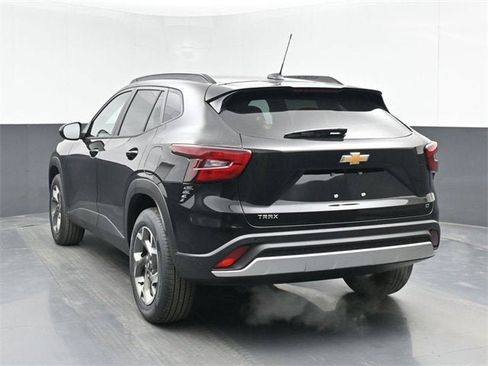 New 2026 Chevrolet Trax LT w/ Driver Confidence Package image 12