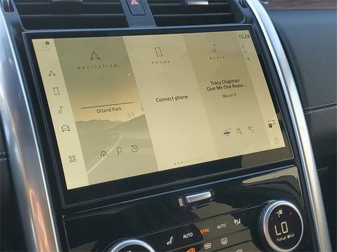 Used 2024 Land Rover Discovery Dynamic SE image 29