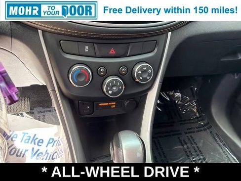 Used 2021 Chevrolet Trax LT AWD/4WD image 23