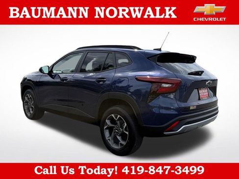 Used 2024 Chevrolet Trax LT w/ Driver Confidence Package FWD image 5