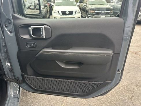 Used 2025 Jeep Wrangler Unlimited Sahara w/ Safety Group image 14