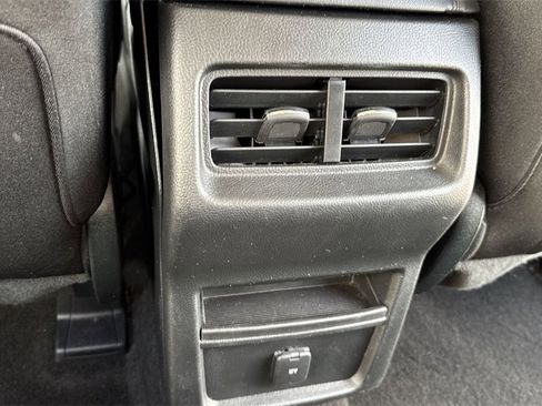 Used 2020 Ford Edge SE image 38