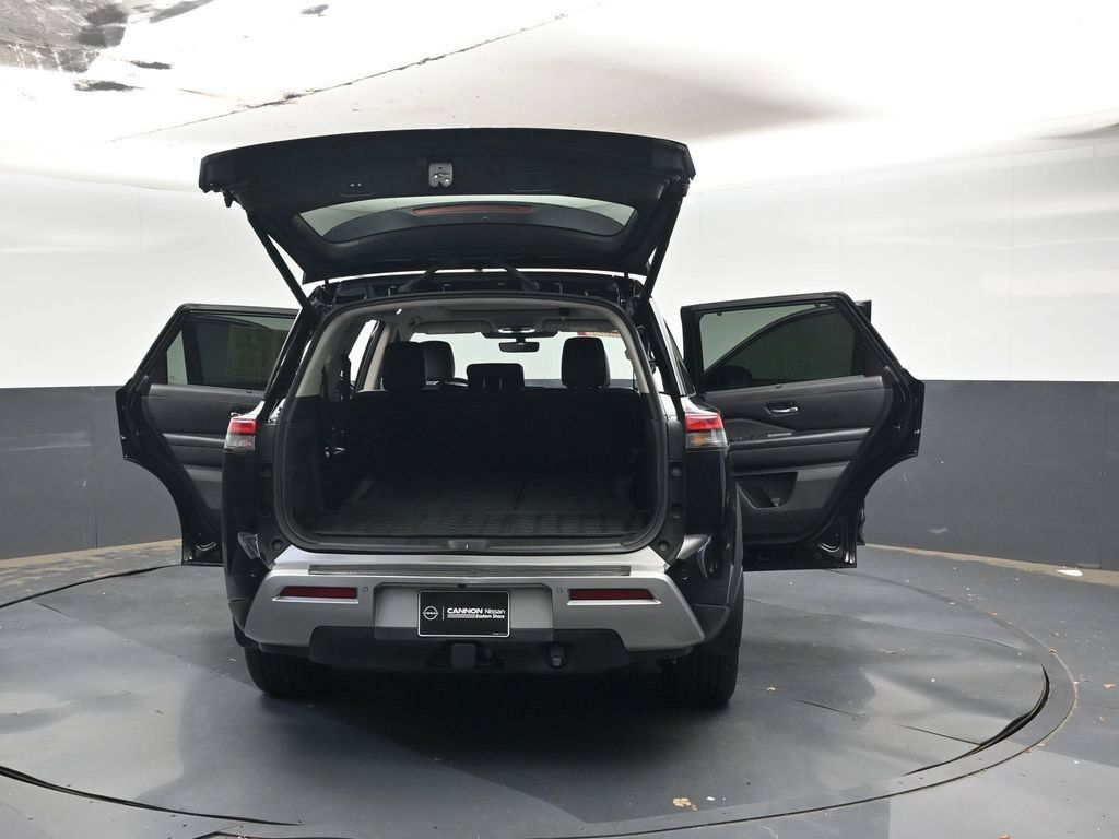 Used 2024 Nissan Pathfinder Platinum w/ Cargo Package AWD/4WD image 44