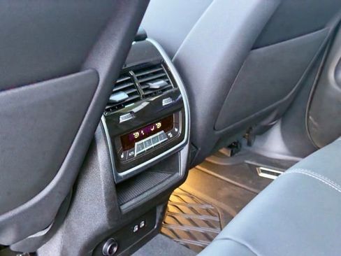 Used 2026 BMW X5 M60i image 10