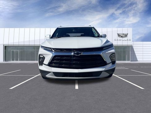 Used 2023 Chevrolet Blazer LT image 3