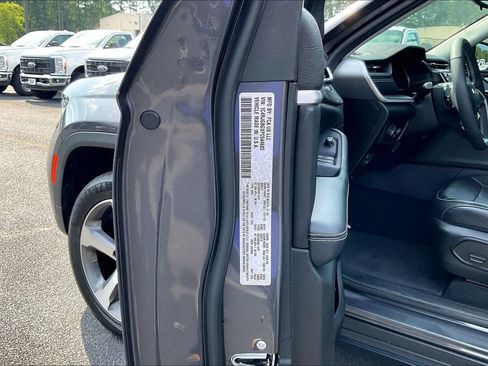 Used 2023 Jeep Grand Cherokee Limited RWD image 20