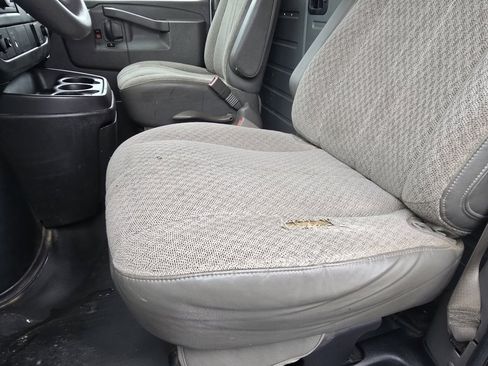 Used 2017 Chevrolet Express 2500 image 17