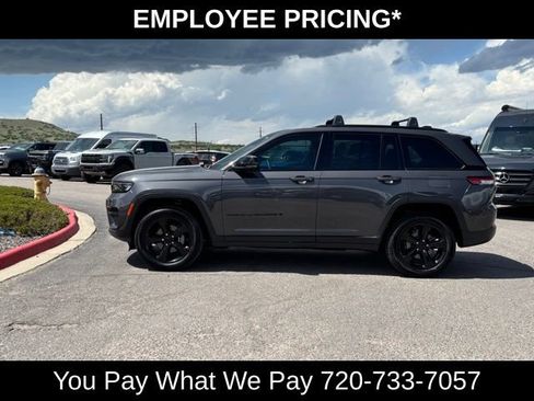Used 2023 Jeep Grand Cherokee Altitude AWD/4WD image 2