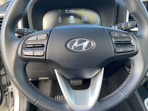 Used 2025 Hyundai Venue SEL FWD image 35