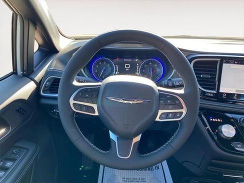 New 2026 Chrysler Pacifica Select image 27
