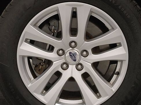 Used 2018 Ford Explorer XLT image 31