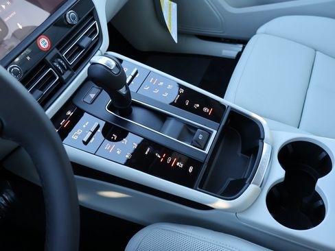 New 2026 Porsche Macan GTS image 25